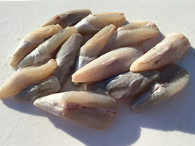 おざき丸船長が毒を完全に取り除き、安全に食べられる状態（むき身）に捌いたフグの身欠き